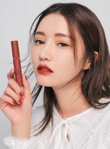 top thỏi son kem hot trend: màu son kem đỏ gạch