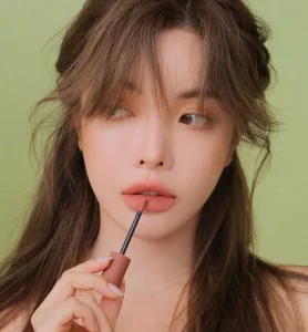 top thỏi son kem hot trend: Son kem màu nude hot trend